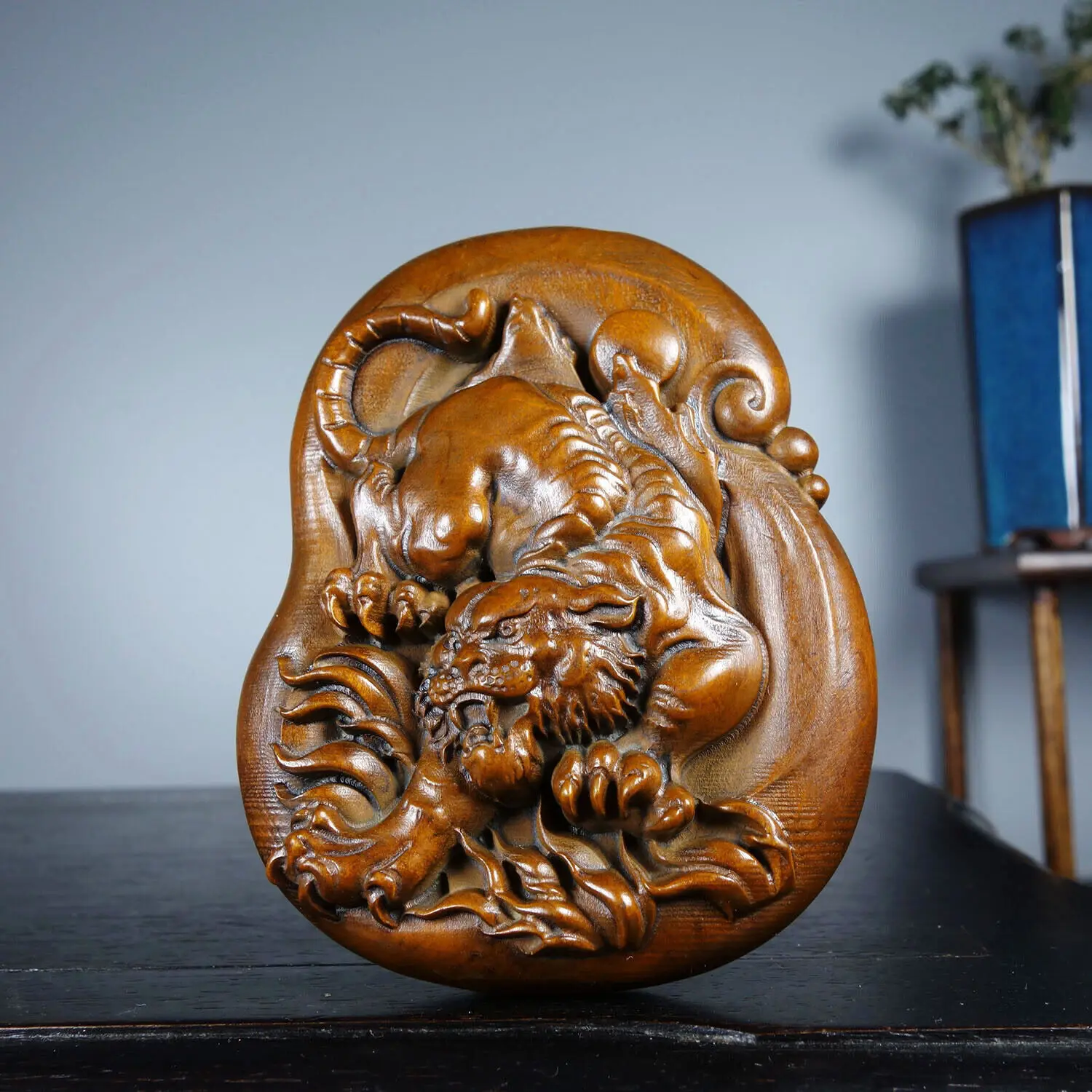 

Китай собирает изысканные статуи тигра ручной работы, резные из самшита