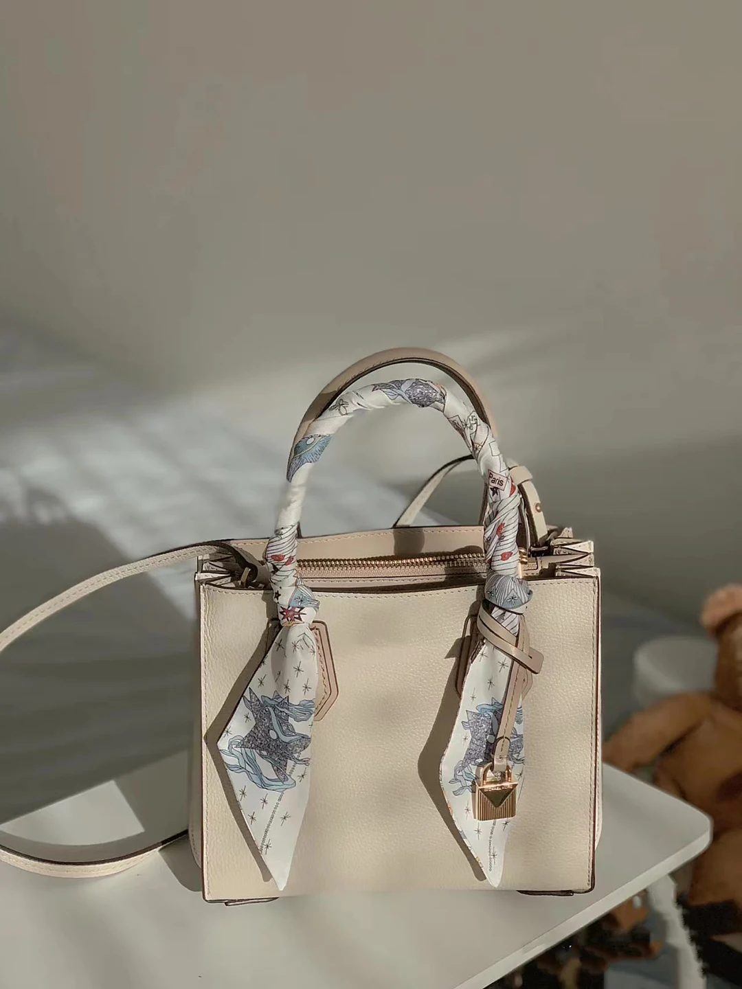 New Tote Headband Layer Cowhide Leather Women's Bag Light Luxury Fashion Retro Lock Headband Handheld One Shoulder Crossbody Bag