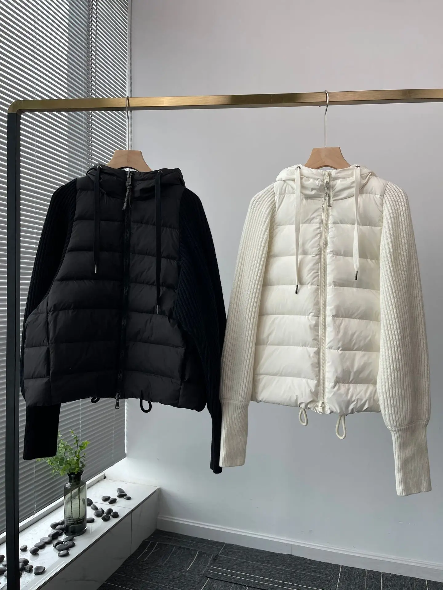 Down Jacket Short Hooded Winter Ladies 90 White Goose Coat Jackets Noble Gesture Splicing White Black Zipper Drawstring Women