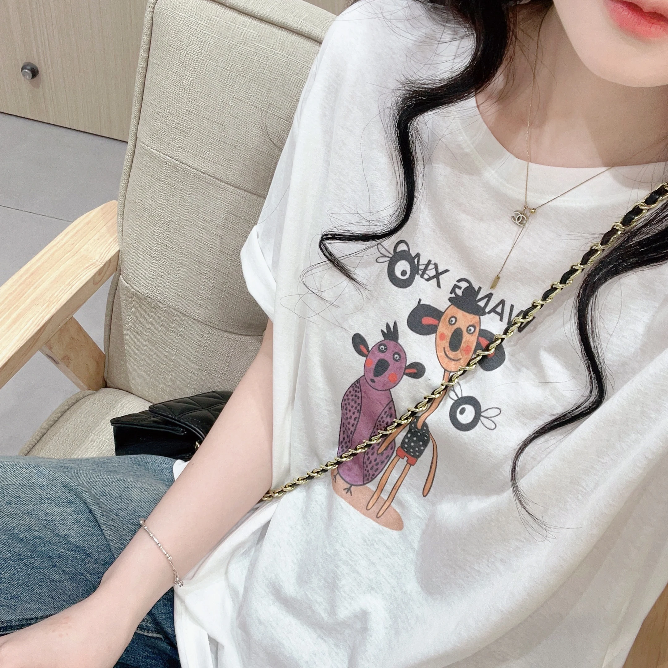 Розовая футболка с короткими рукавами и мультяшным принтом женская летняя