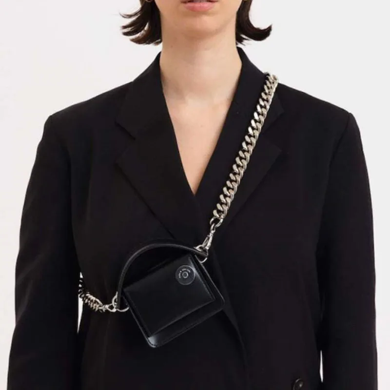 

Дизайнерская женская сумка, новинка 2022, маленькая квадратная сумка на толстой цепочке, на одно плечо, миниатюрная нагрудная сумка с скошенной спинкой, сумка через плечо с губной помадой