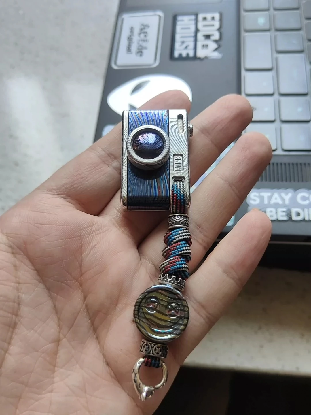 Wanwu Edc Толкающие карты Камера Декомпрессионная игрушка Циркониевый материал