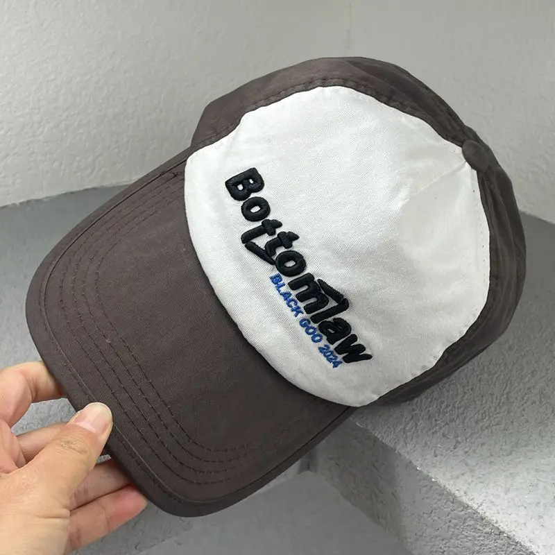 

Бейсбольная кепка в американском стиле с контрастной 3D вышивкой и надписью