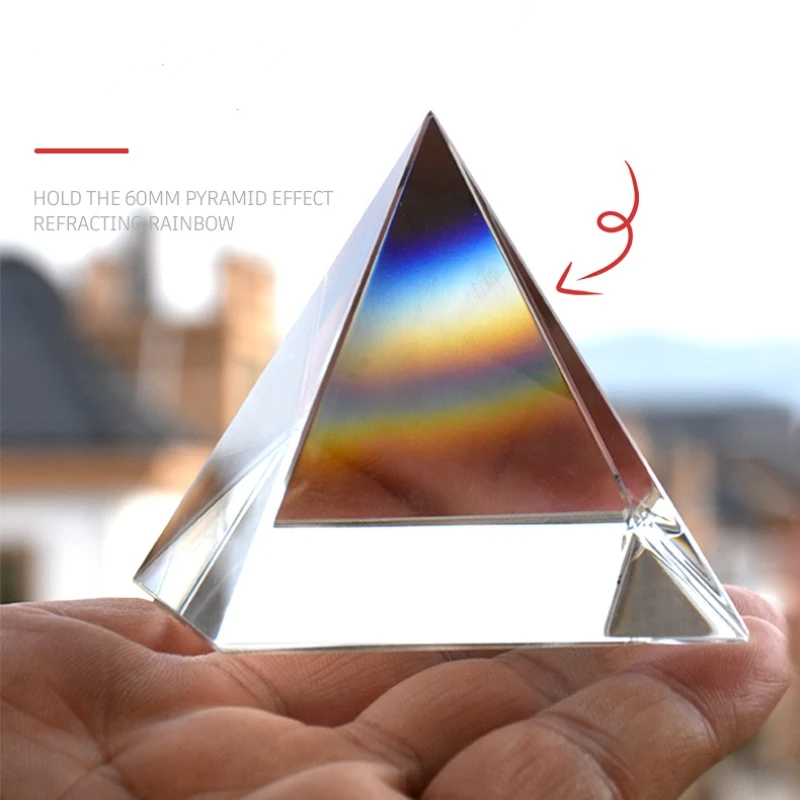 стеклянная пирамидка. стеклянная пирамидка. стеклянная пирамида. хрустальная пирамидка. стеклянная пирамидка.
