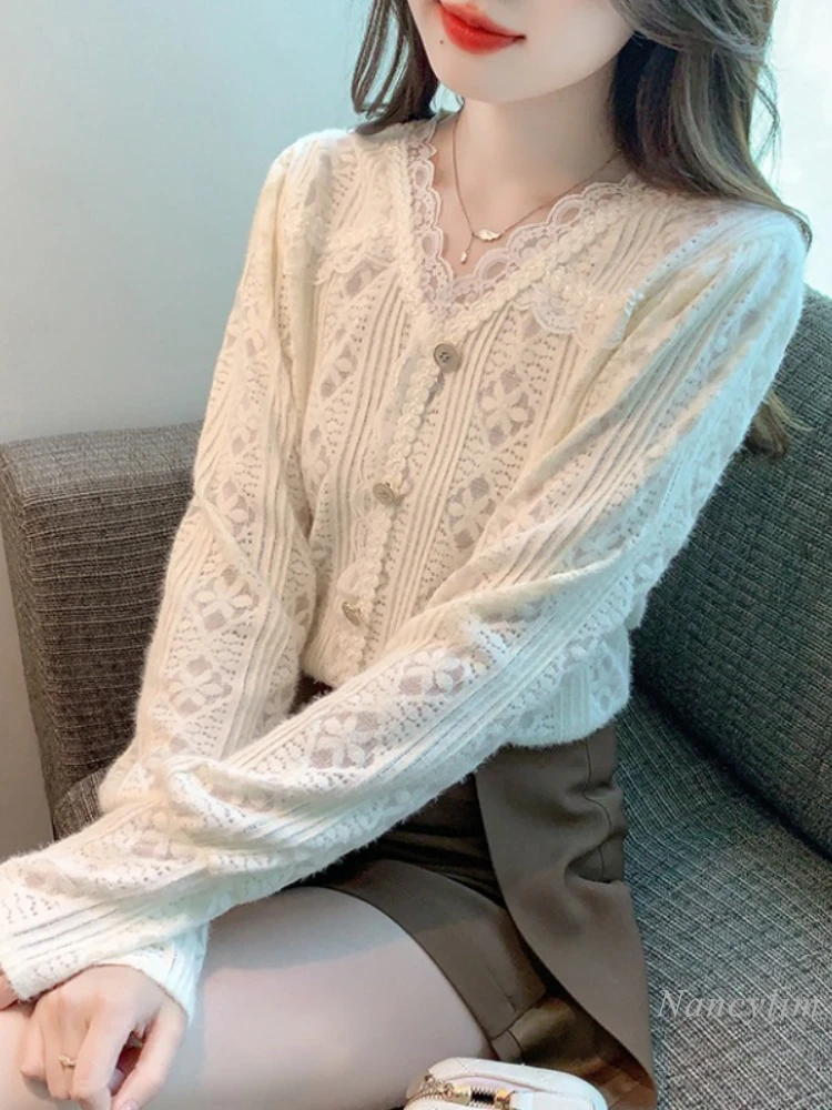 

Temperament V-neck Lace Shirt Women's Autumn Clothing 2023 New Fall and Winter Inner Wear Slimming Bottoming Blusas Tops