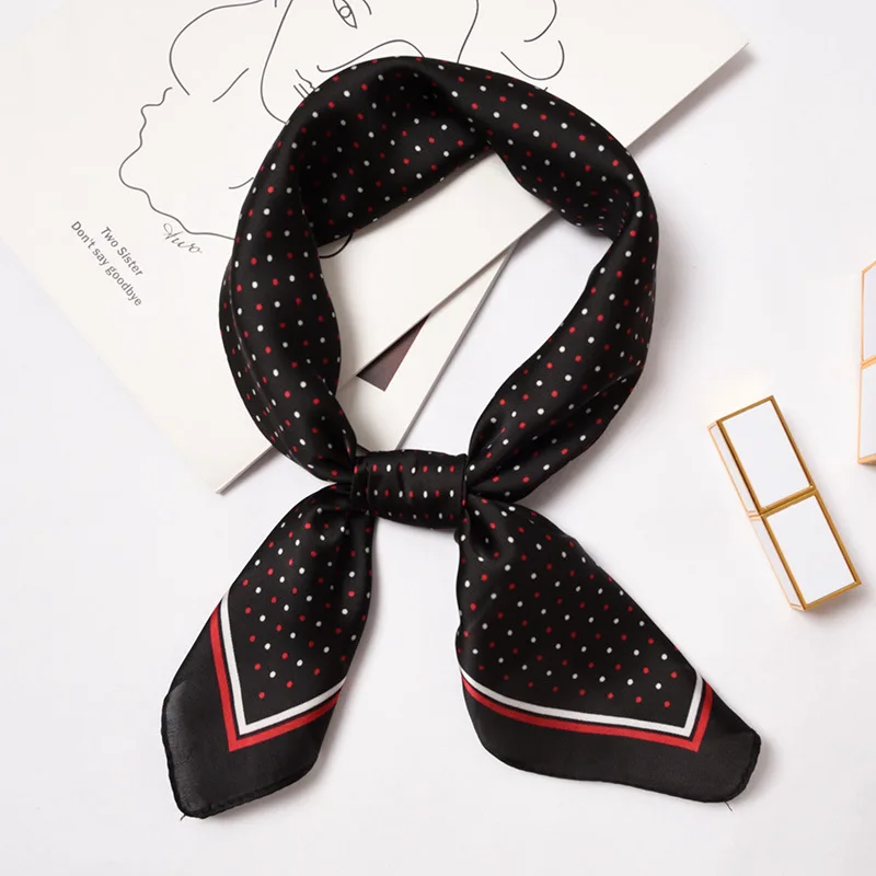 Рисунок 4 - Модный маленький шелковый квадратный шарф в горошек