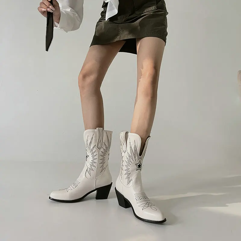 Ботинки женские в европейском стиле Этническая вышивка V-образный вырез