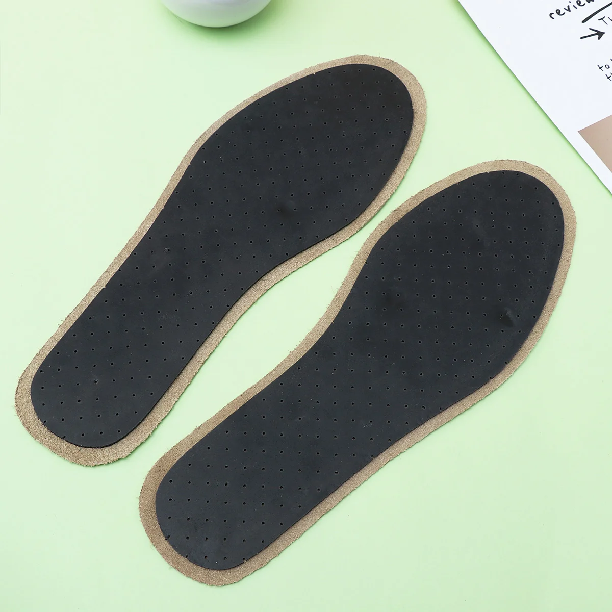 

1 Pair of Insoles Breathable Bamboo Charcoal Sweat Absorption Damping Shoe Pads (Size 37-38)