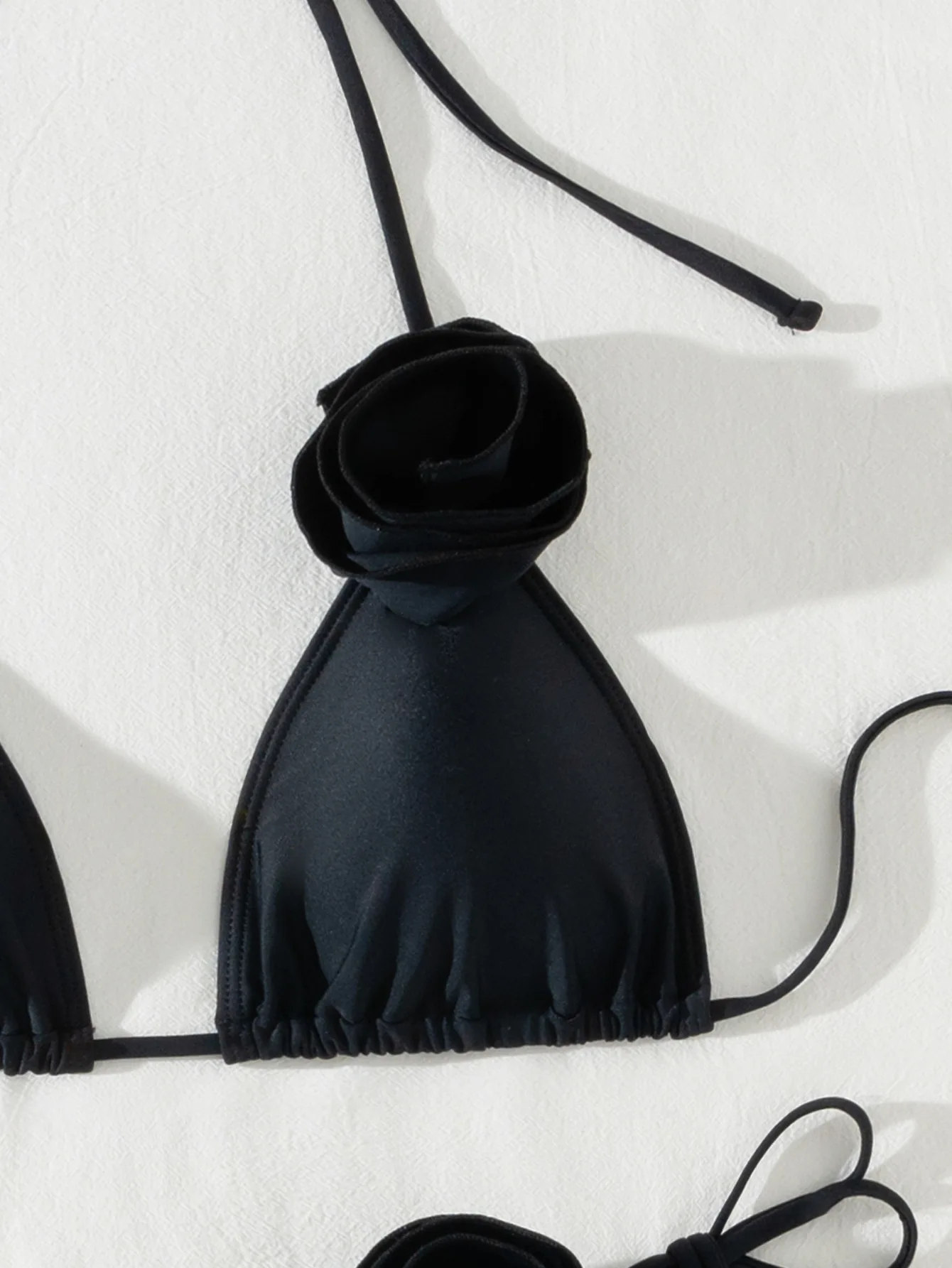 Сексуальные комплекты бикини с 3D черным цветком и завязками на спине мягкие