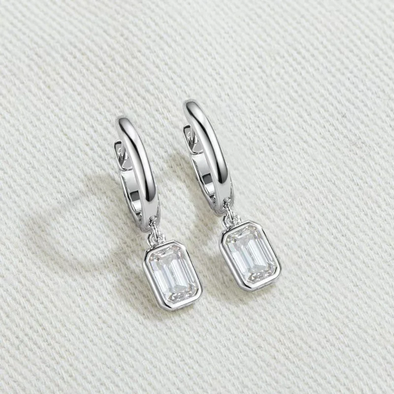 Trendy 925 Sterling Silver 0.8ct Emerald Cut Moissanite Clip Earrings for Women Plated White Gold Certified Moissanite Earrings