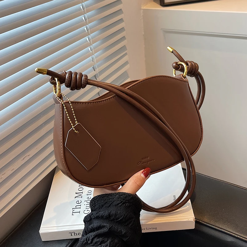 

2022 зимние винтажные несимметричные простые маленькие Наплечные Сумки из искусственной кожи для женщин Модные новейшие брендовые сумки чер...