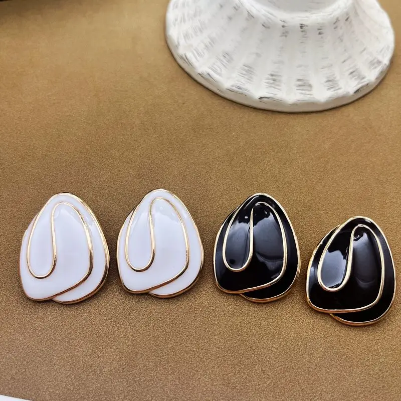 

Black White Geometric Dripping Glaze Enamel Stud Earrings for Women Vintage Brincos Stripe Girls Ear Jewelry