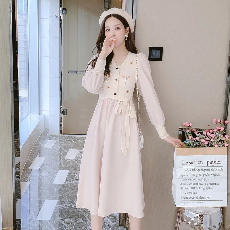 

Женское вязаное платье осень-зима с длинным рукавом и V-образным вырезом, вельветовые платья с цветочной вышивкой, женские элегантные плать...