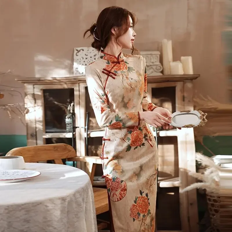 

Китайское традиционное платье Qipao, современное улучшенное бархатное элегантное винтажное платье-Ципао с оленем для весны и осени, 2023