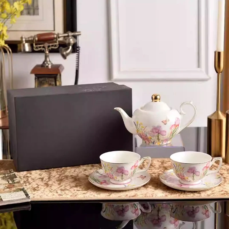 Кофейный набор из костяного фарфора в стиле камелии британский фарфоровый