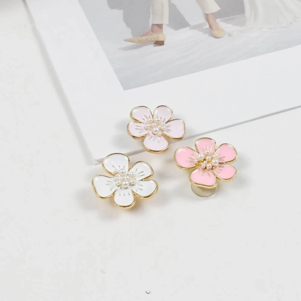 Best Selling White Daisy Sunflower Combination Suit Elegant Vintage Pearl Chain Shoe Jewelry All-Match Flower Shoe Charms