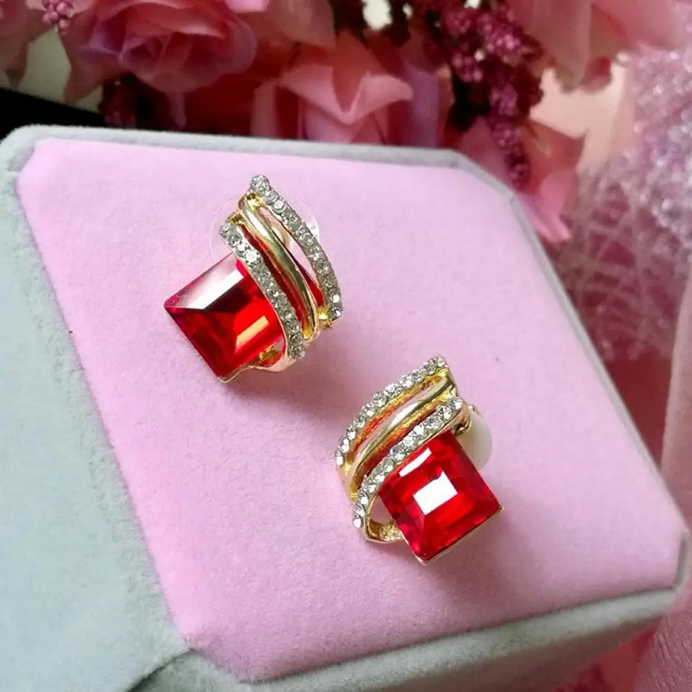 Серьги-гвоздики с искусственным кристаллом 1 пара