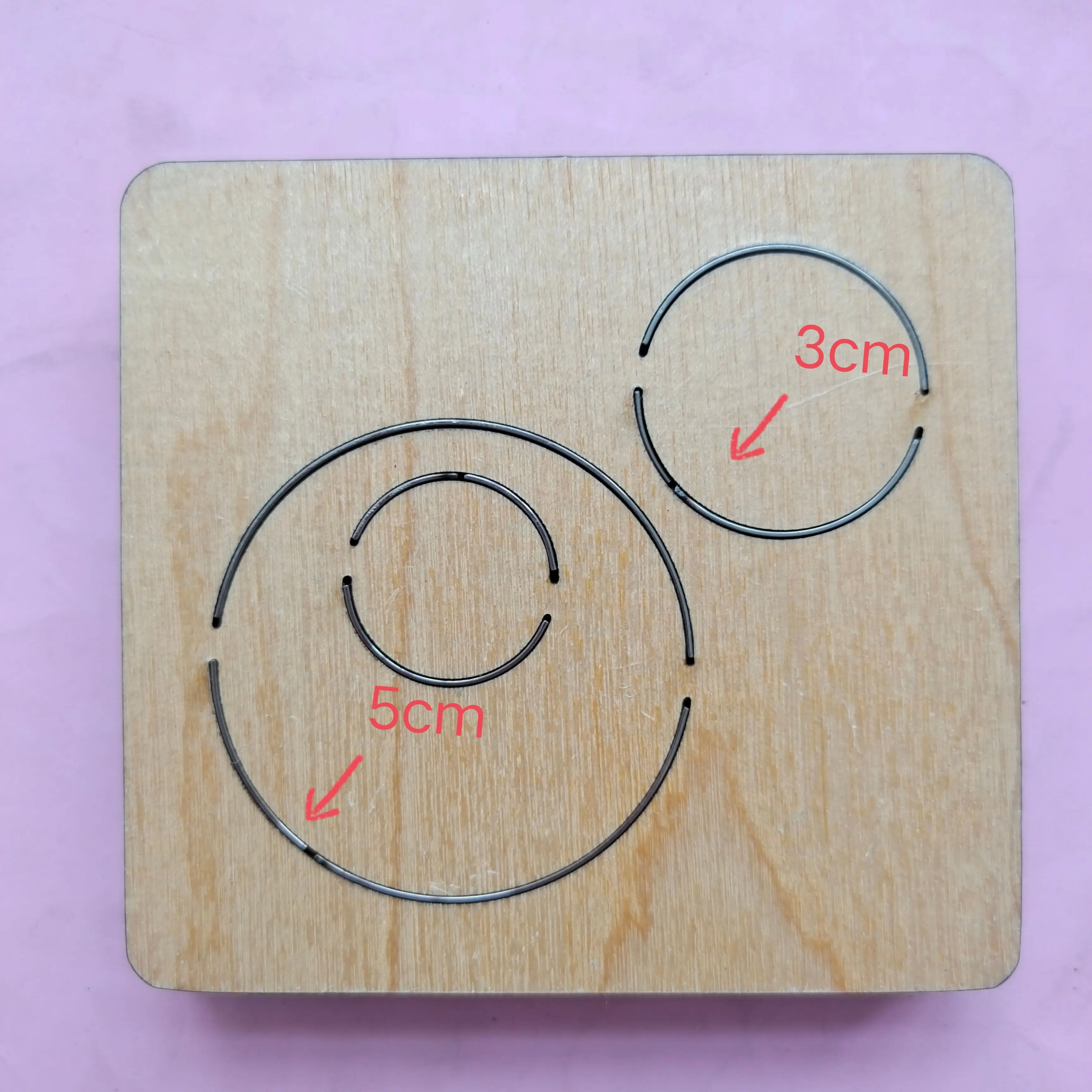 

New DIY cutting die for round earrings for general purpose machines that are common in the market