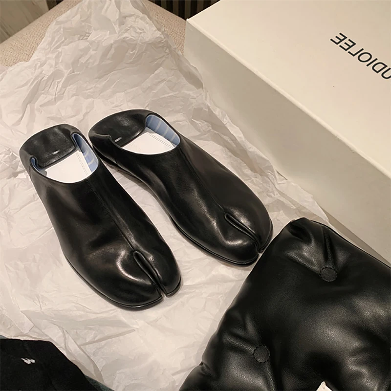 Genuine Sheepskin Leather Fashion Cracks Split Toe Thumb Boat Women’s Loafers Shoes Silver Flat Famous Brand Design Lairen Shoes