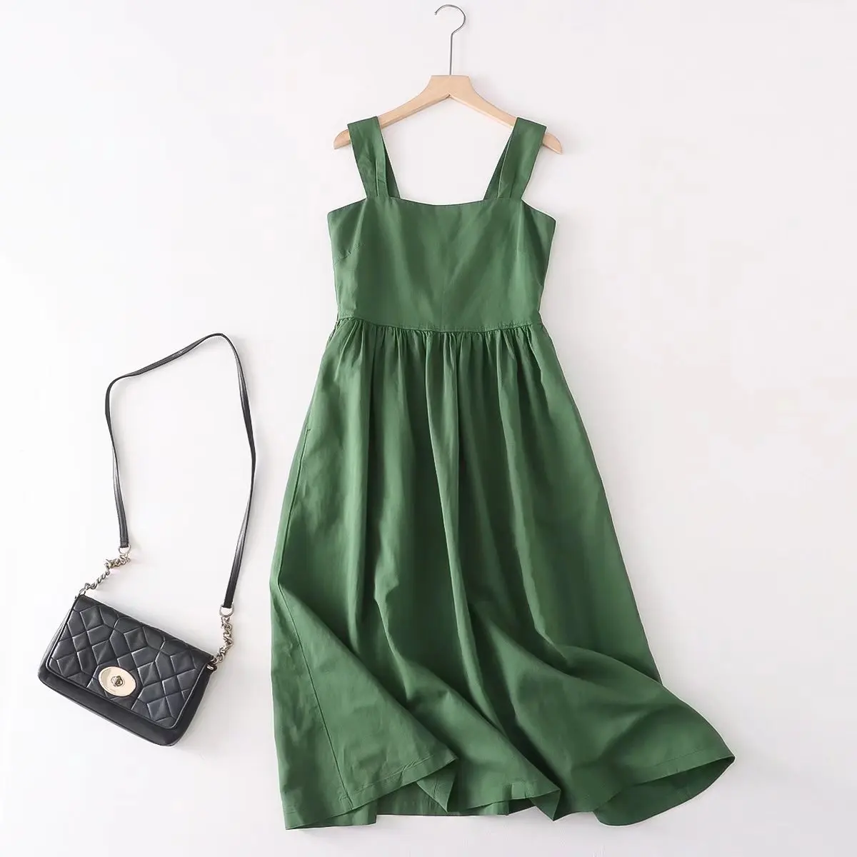 

In the summer of 2023, the new temperament, high waist and slim A-word solid color suspender dress, female