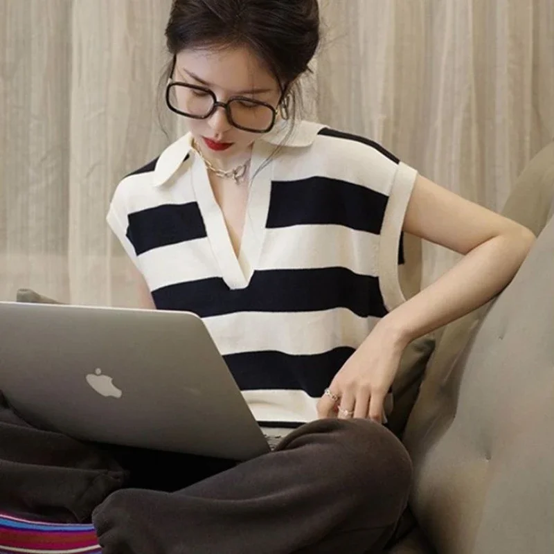 Женский вязаный повседневный жилет в полоску с v-образным вырезом нежный летний