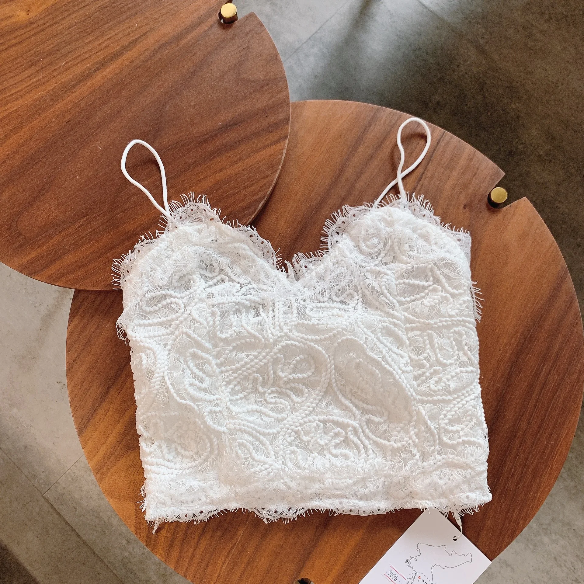 

Женский новый однотонный милый универсальный топ без рукавов Y2k 2021 Винтажный кружевной Белый Топ Женская летняя облегающая короткая Сексуа...