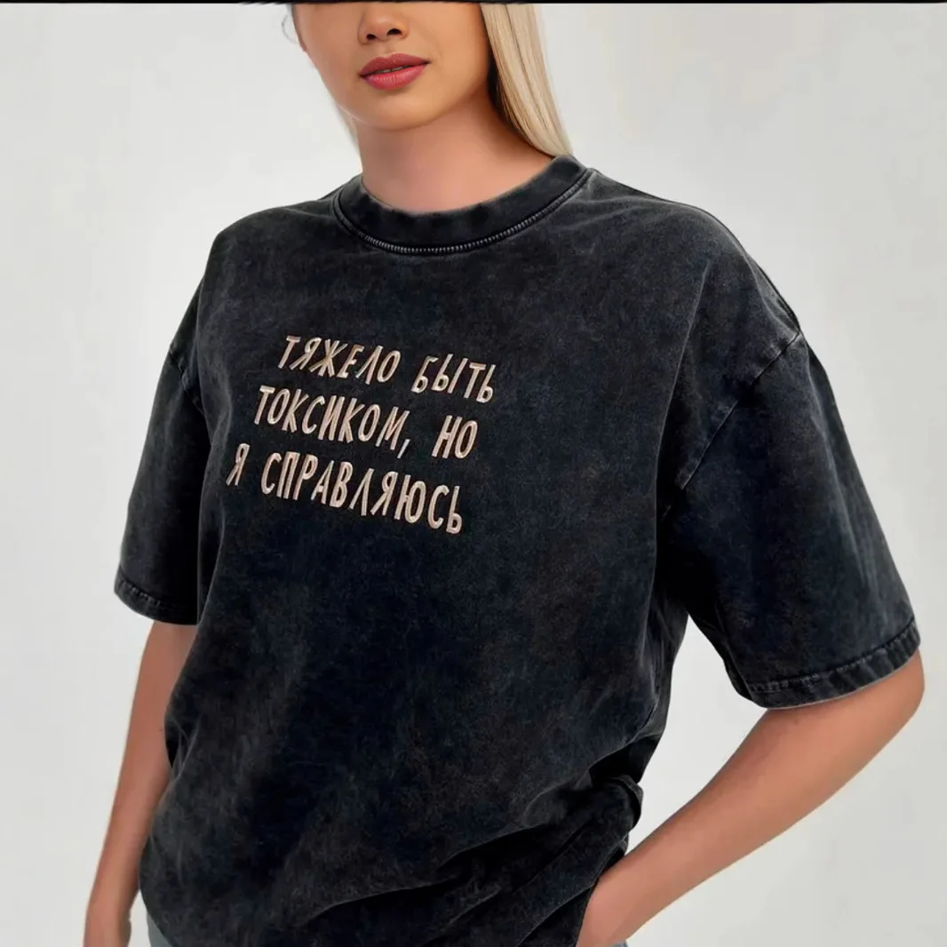 Фото Русская винтажная футболка оверсайз с принтом-надписью, черная, с эффектом потертости, модный дизайн, уникальная уличная одежда, женская летняя модная футболка №4