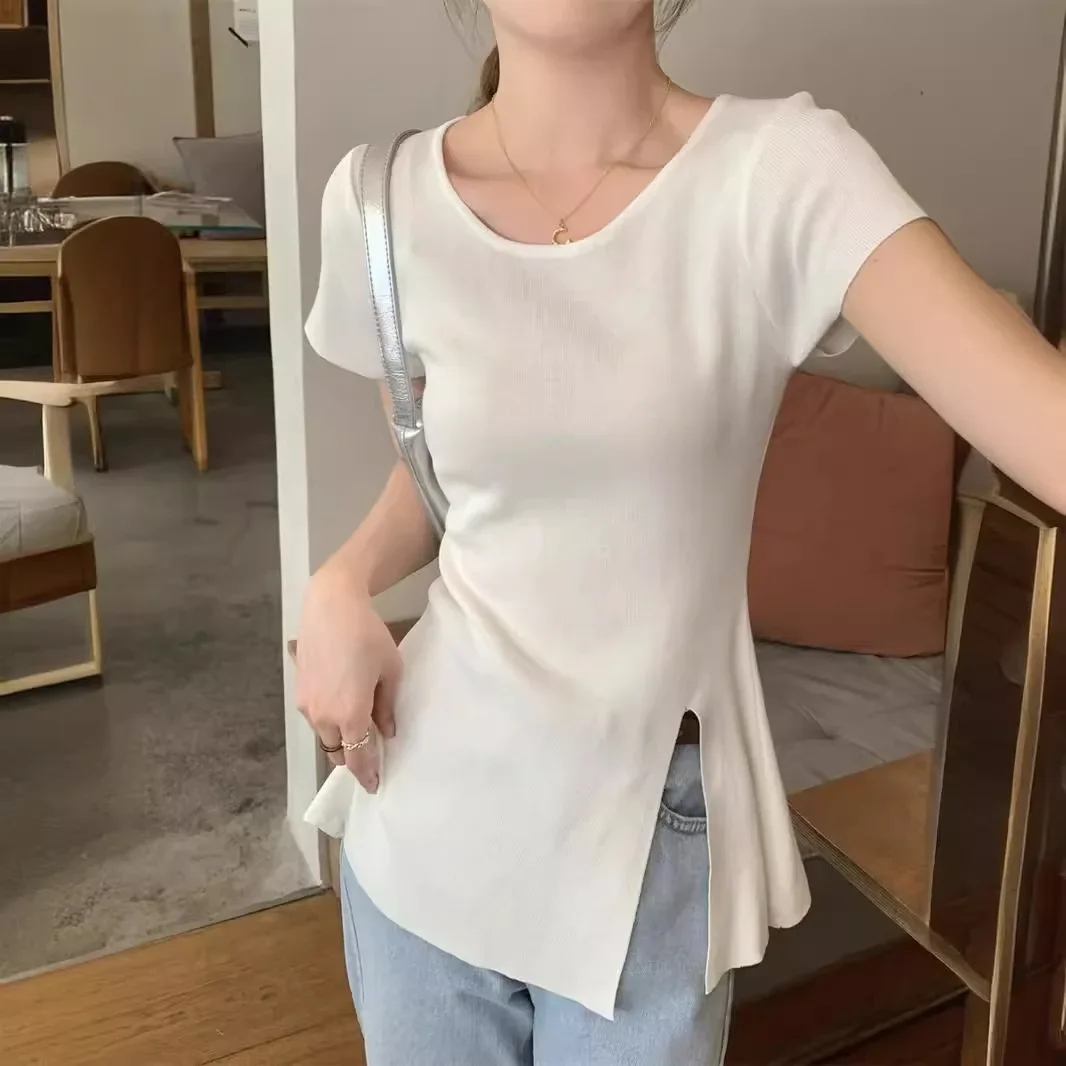 Лето 2023 утягивающий вязаный топ средней длины в американском стиле с боковым