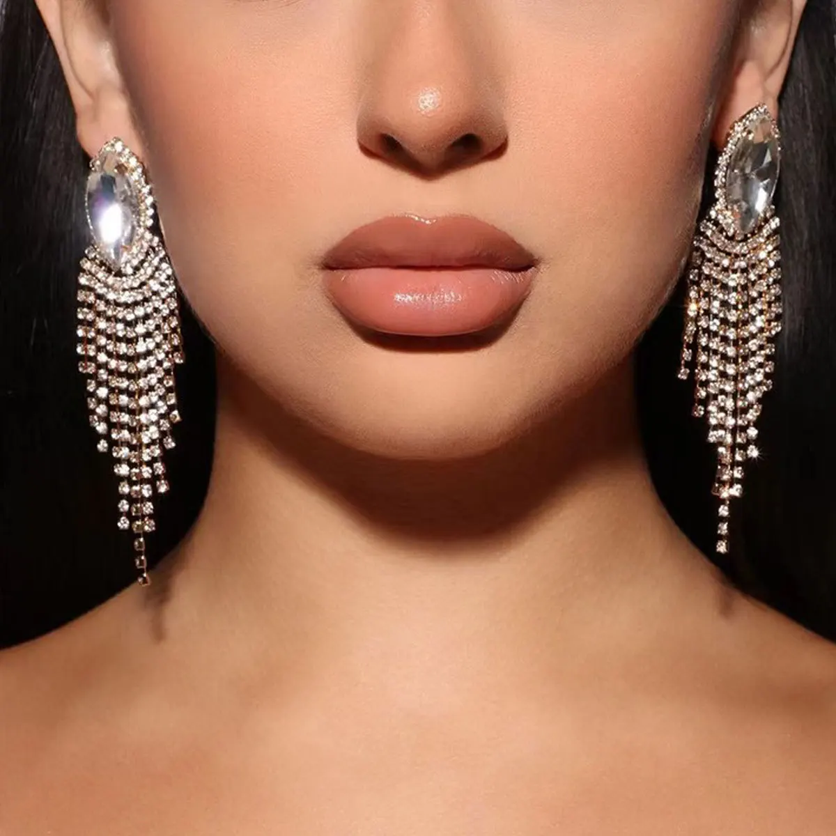 

2023 Exaggerated Rhinestone Leaf Shaped Long Tassel Earrings