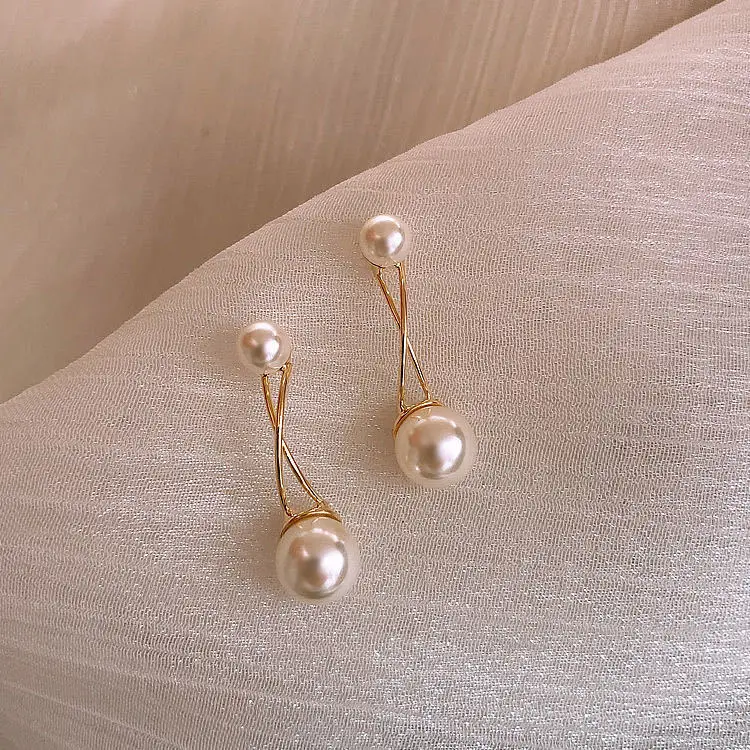 

2022 New Fashion Golden Cross Line Pearl Earrings for Woman Golden Twisted Line Mermaid Pearl Dangle Earrings Dangle Earrings