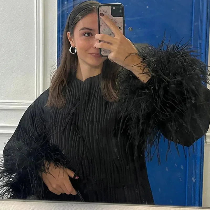 Черное стеганое свободное пальто с перьями и манжетами на шнуровке женское