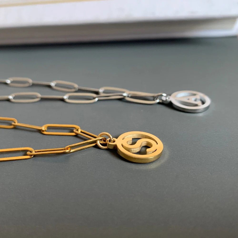 Ожерелье с буквами аниме и подвеской для мужчин женщин