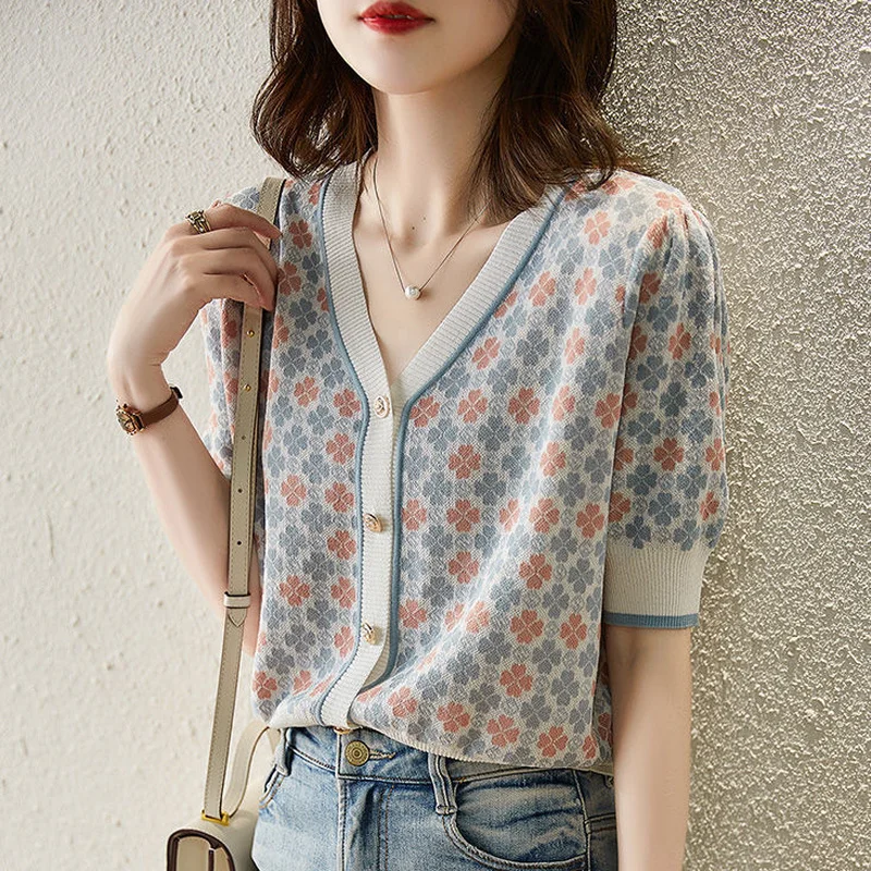 

V-neck Ladies Sweaters Cardigan Graphic Streetwear Korean Luxury Knitted Top for Women Modern Fashion 2023 Style New Collection