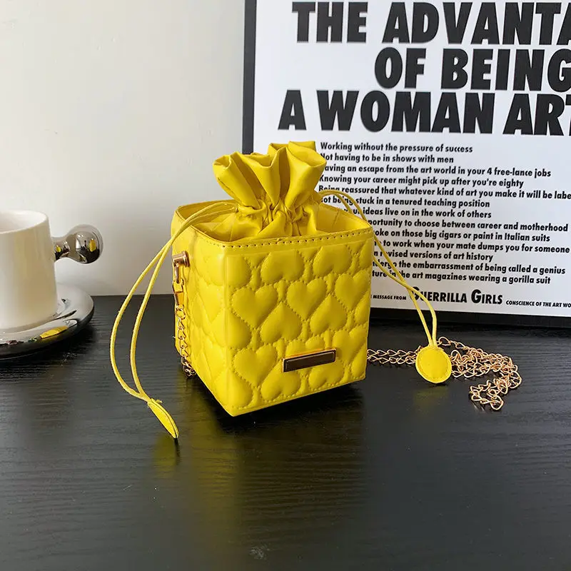 2022 New Fashion Chain Messenger Bag Wild Shoulder Small Bag Simple Casual Collection Light and Handbag