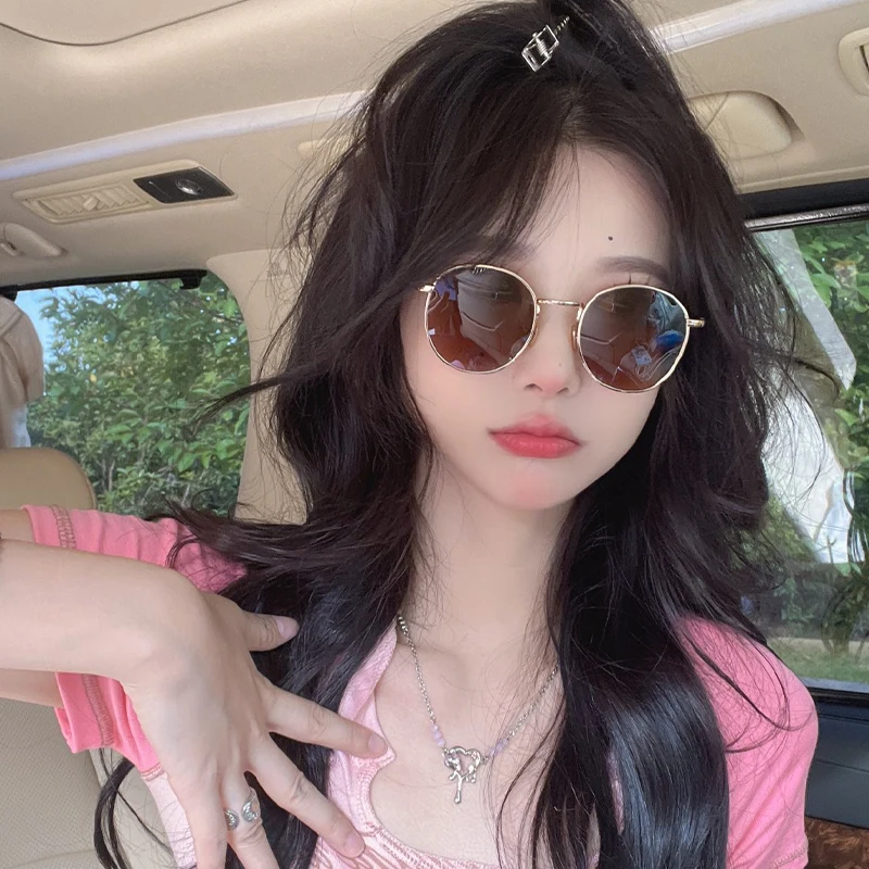 

Yuumi CL40100 Sunglasses For Women Mens Black Eyewear Cat eye MGlasses Spy Fashion Oversized Luxury Designer Brand Jennie