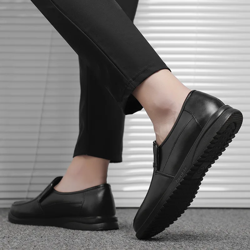 

2022 New Cowhide Men's Shoes Round Toe Wide Version Flat Heel Soft Bottom Mid Flat Shoes Comfortable Non-slip Slip-on Work Shoes