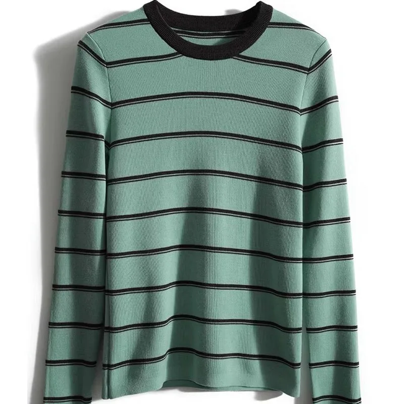 Рисунок 5 - Женский трикотажный свитер с контрастной полосой