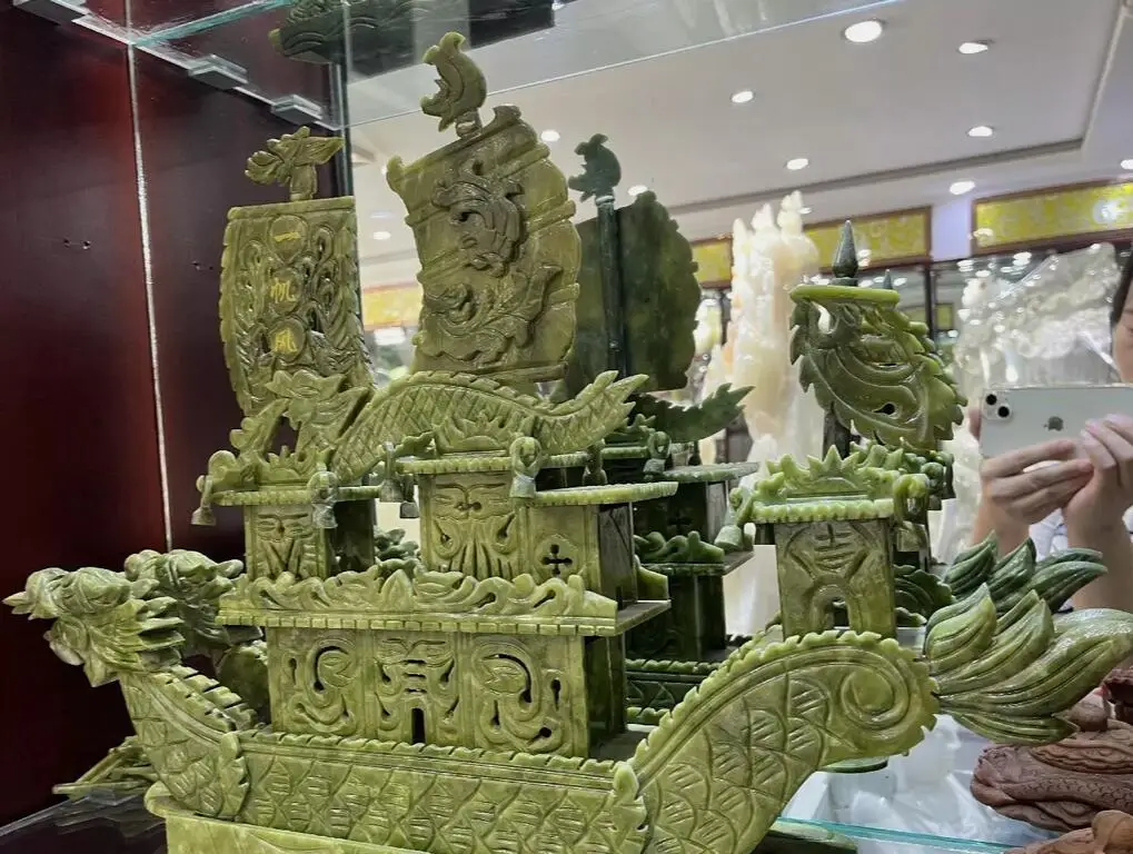 Китайский чистый зеленый нефритовый камень резной дракон лодка украшение для