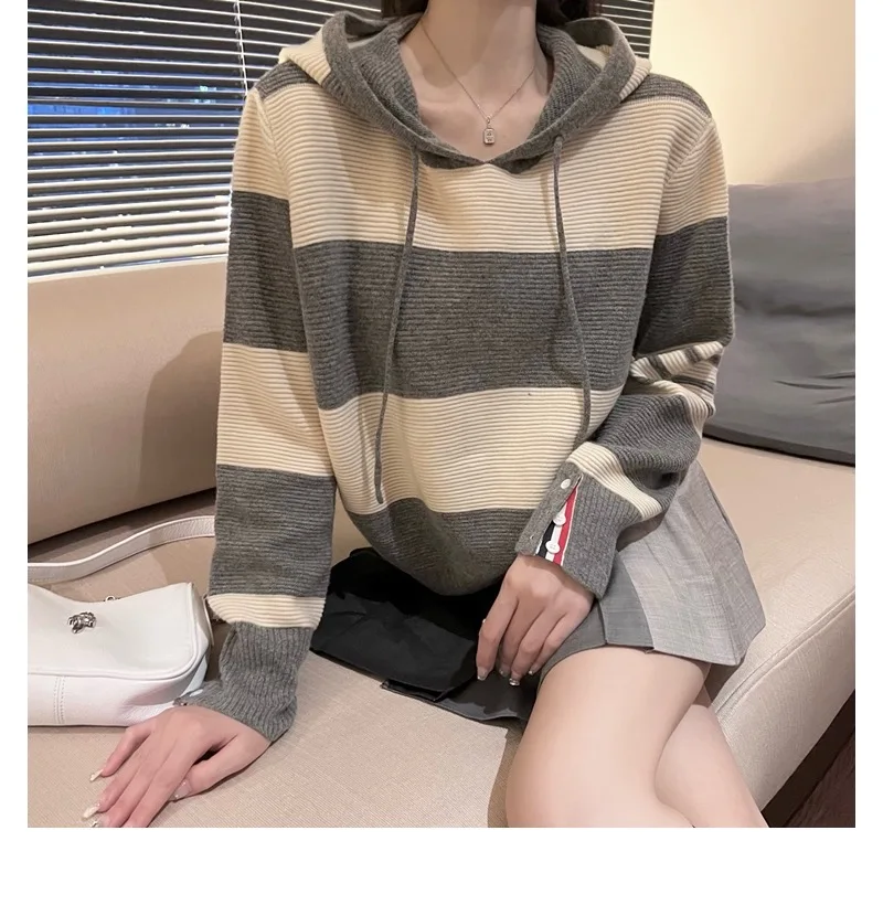 

Autumn TB Gray White Stripe Color Blocking Pullover Hooded Knit Sweater for Women's Sweater College Style High-quality Wool Coat
