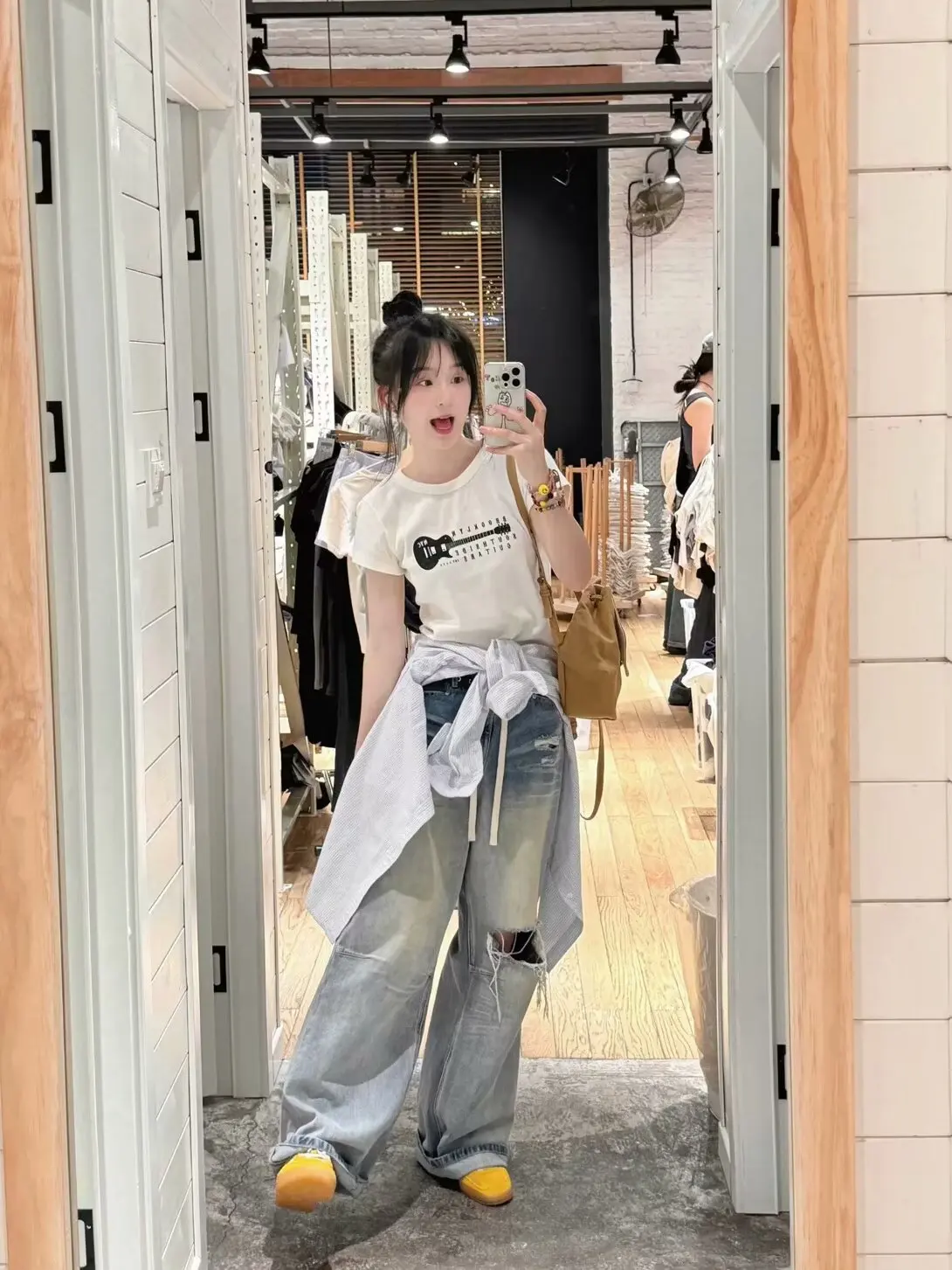 Официальный сайт BM новинка Американская футболка из чистого хлопка с принтом