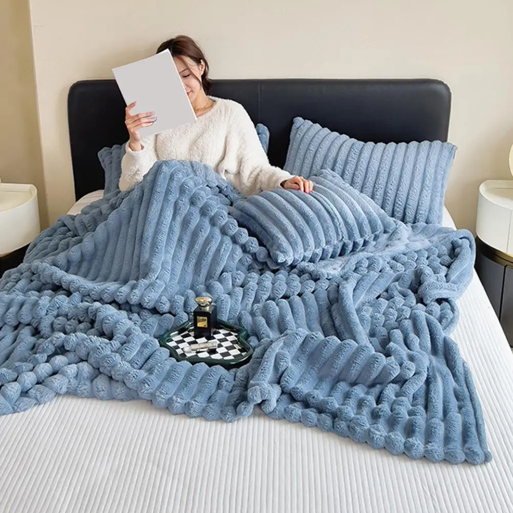 Фланелевое одеяло утолщенное искусственное плюшевое с пузырьковой текстурой