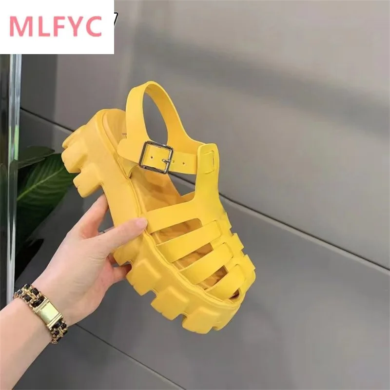 

Женские сандалии в римском стиле, Новинка лета 2022, дышащие сандалии и тапочки Baotou с высокой толстой подошвой и пряжкой с отверстиями