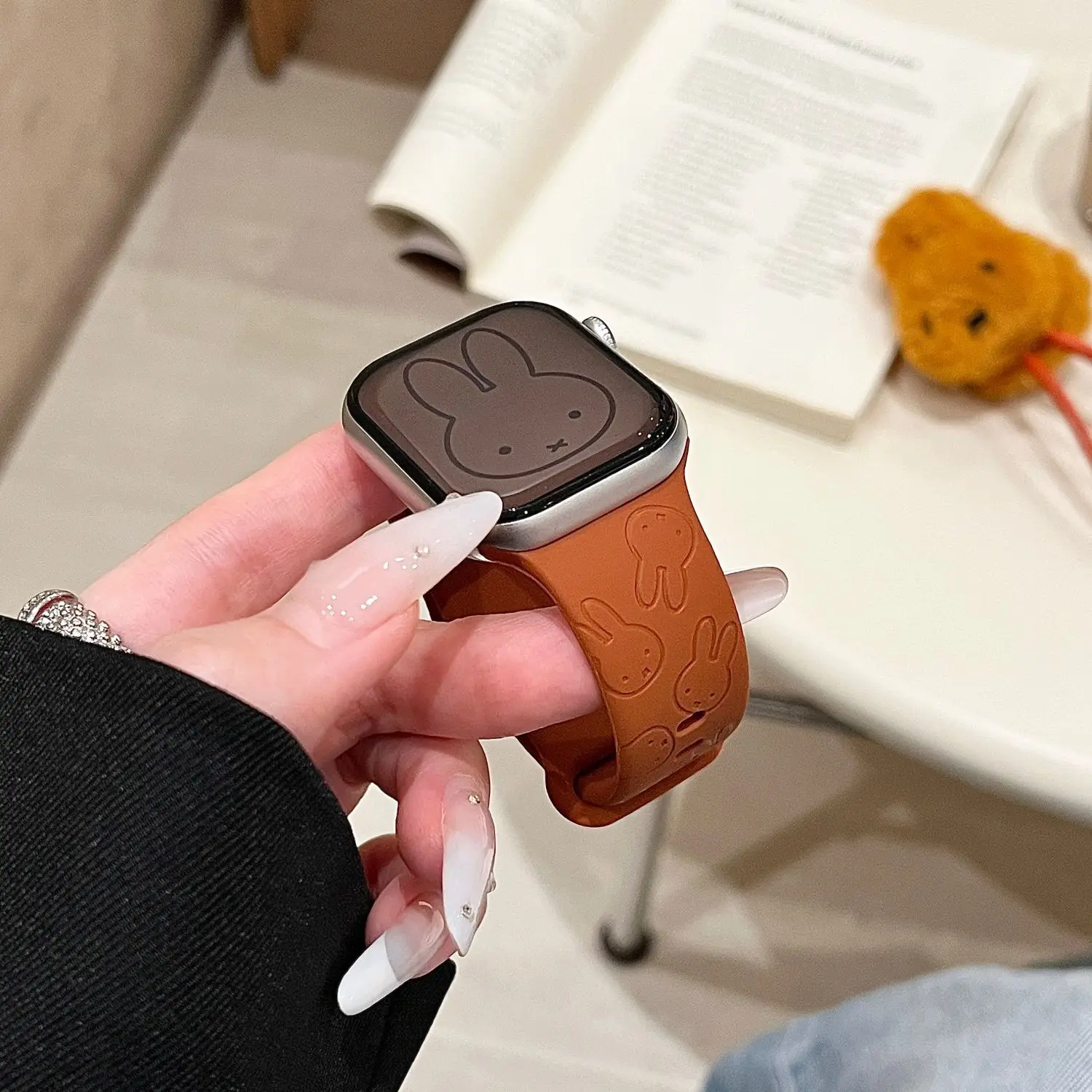 Фото Силиконовый ремешок для часов с рисунком Miffy, совместимый с Apple Watch S11 S10 9 Ultra, милый сменный ремешок для Iwatch, новый, милый, в стиле Kawaii №3