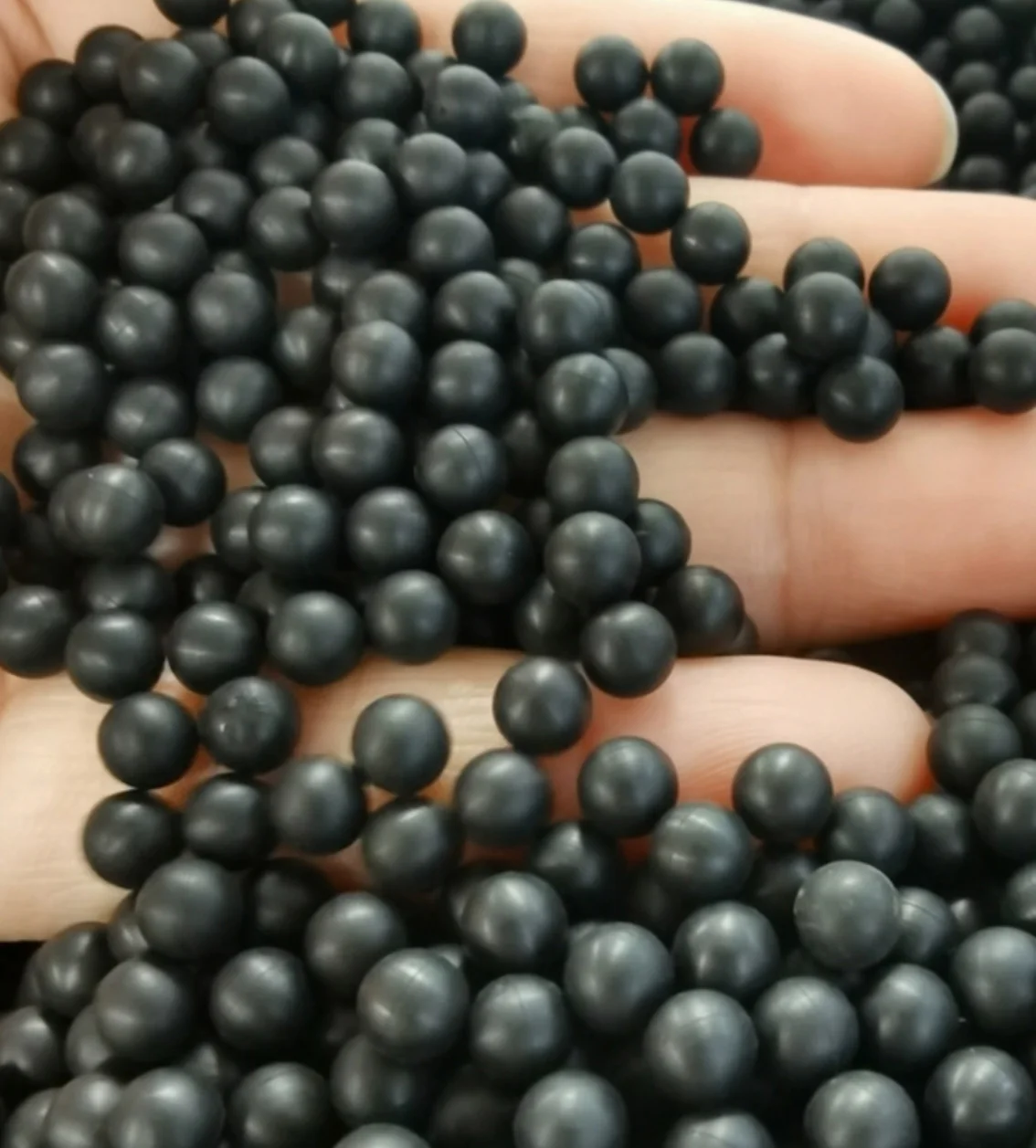 

Черный резиновый шарик 2-12 мм