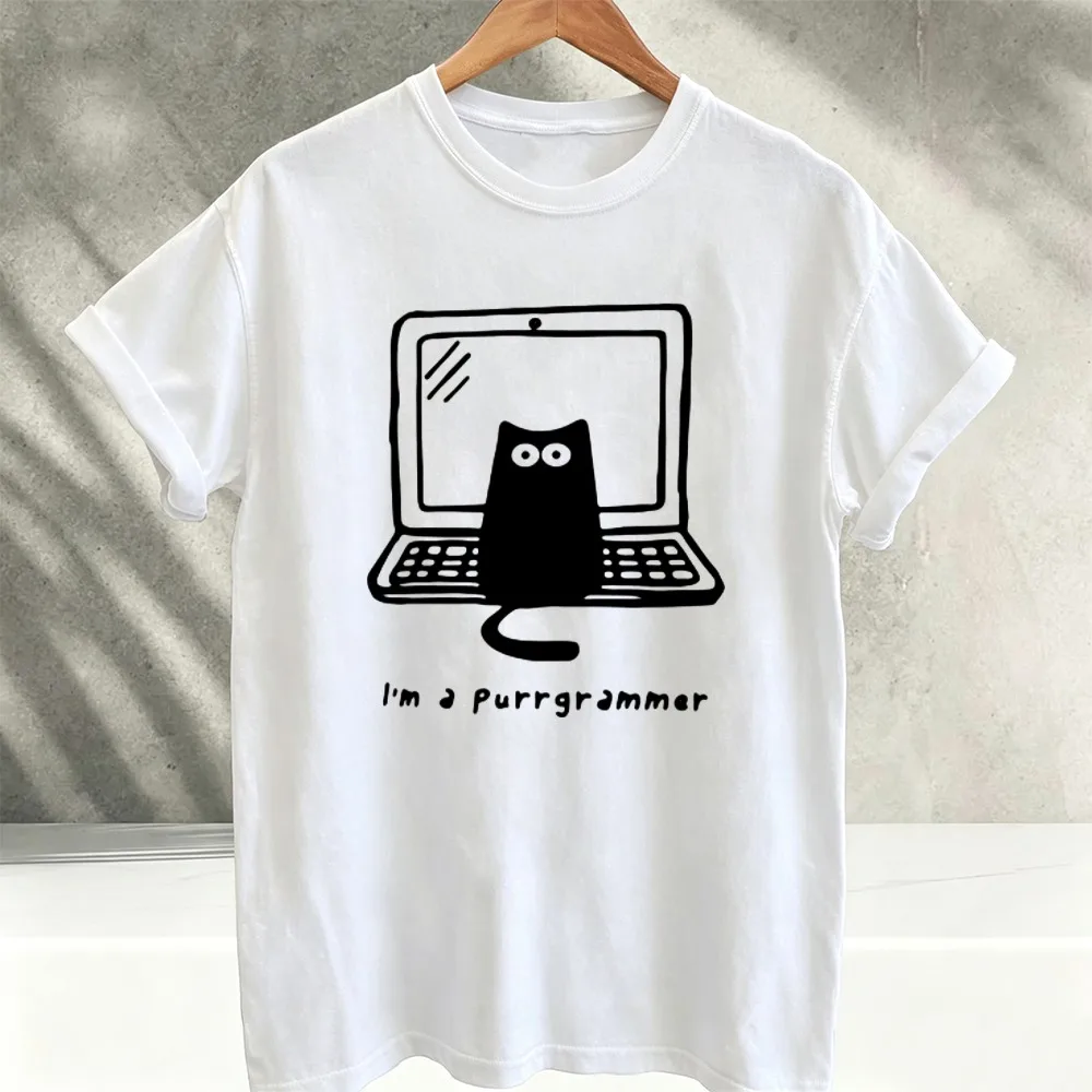 Фото Унисекс футболка с принтом «Я Пургграммер» и черной кошкой, забавный принт для программистов, с юмористическим мемом про питомца-кошку, из мягкого хлопка, свободного кроя. №3