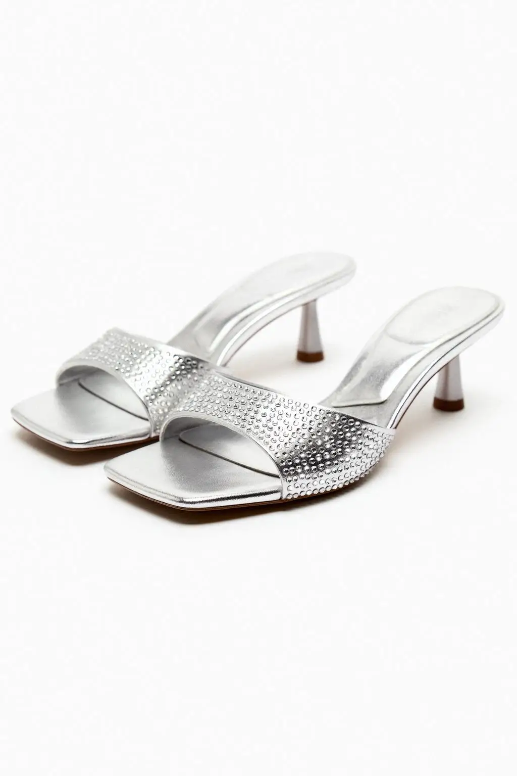 

Новинка лета 2023, серебристые яркие металлические сандалии, Тапочки, сандалии с квадратным носком на высоком каблуке, женские модные сандалии