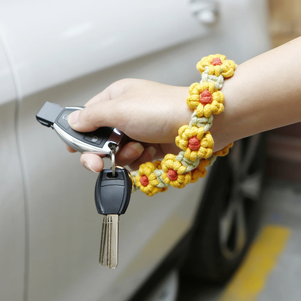 1Pcs Daisy Flower Key Chain DIY Hand-Woven Wrist Key Ring Bracelet Wrist Lanyard Women Car Keychain Bag Pendant Accessory