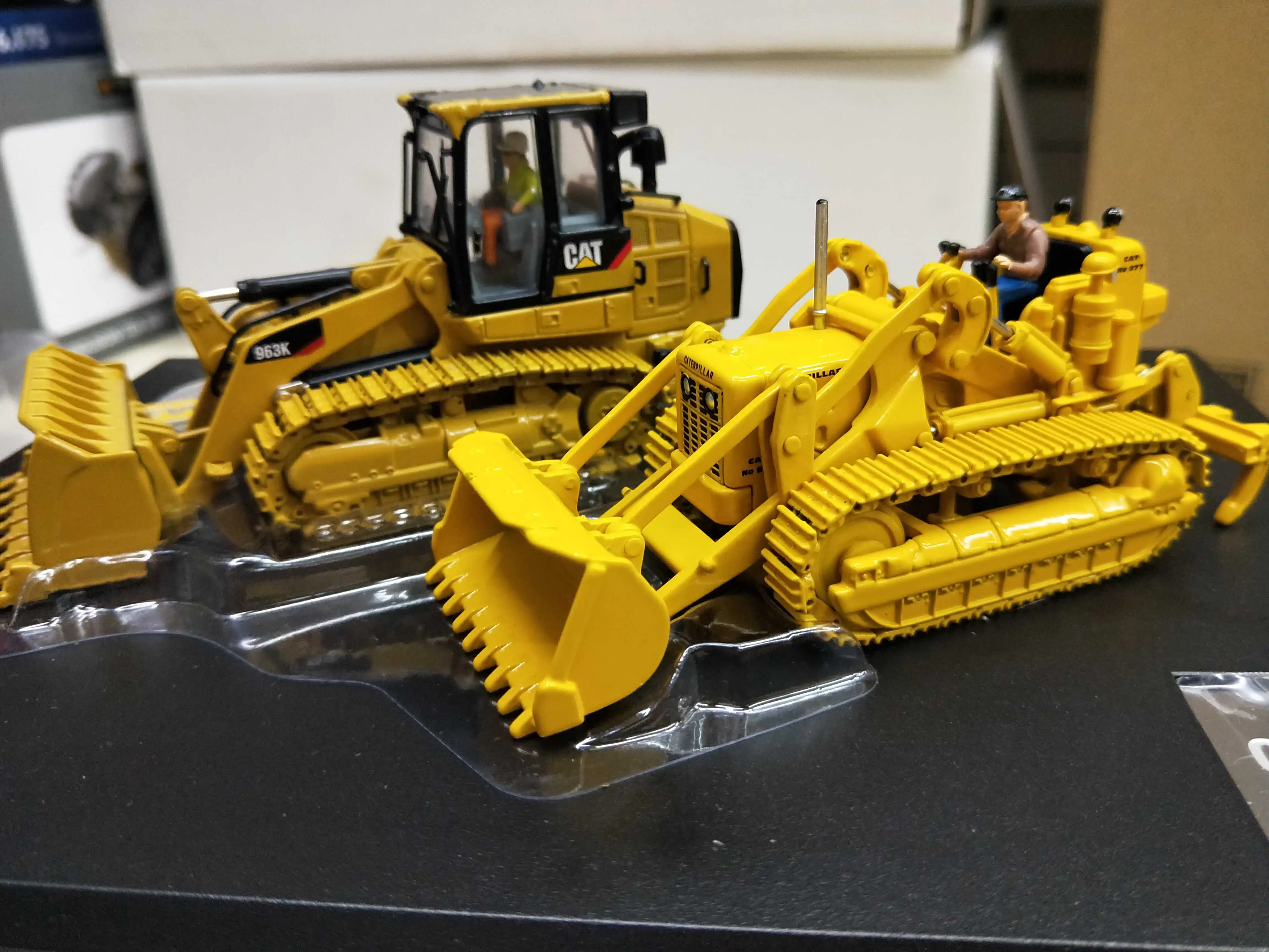 

DM 1:50 CAT 977D & 963K гусеничный бульдозер вилочный погрузчик из сплава модель 85559 подарки Сувенирные игрушки