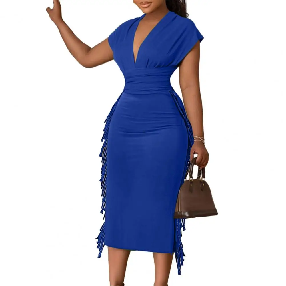 

Платье-футляр с бахромой и V-образным вырезом, до середины икры