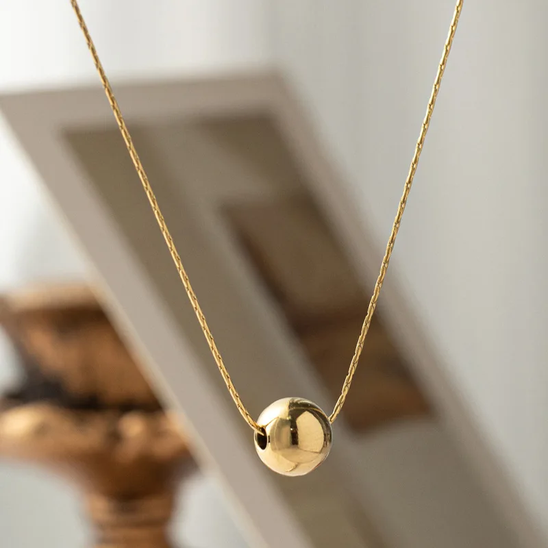 

Новое ожерелье с подвеской в виде золотого шара из нержавеющей стали, женская простая Золотая цепочка с переводными бусинами, модное универсальное ожерелье